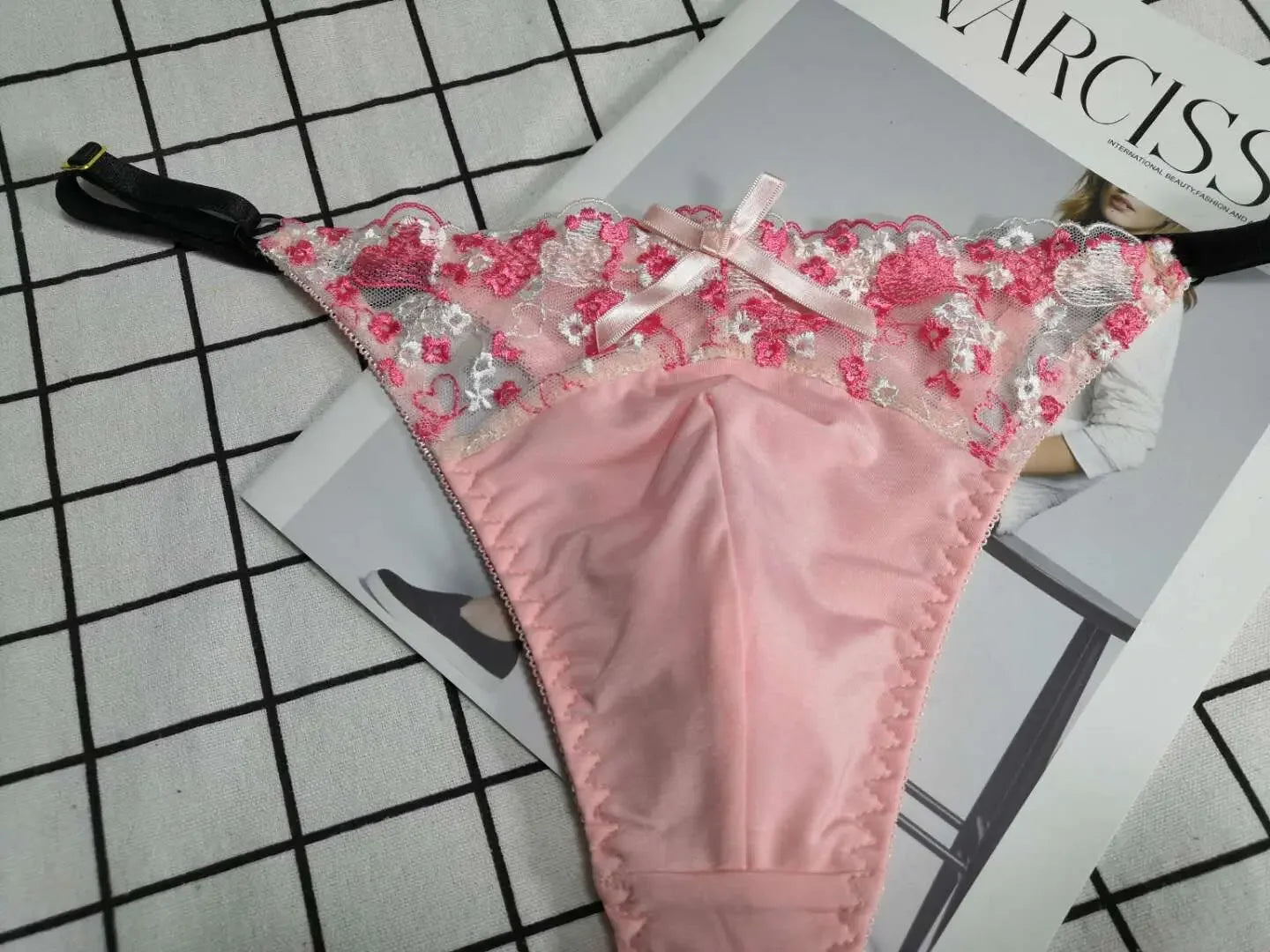 Man's Pink Lace Embroidery Briefs