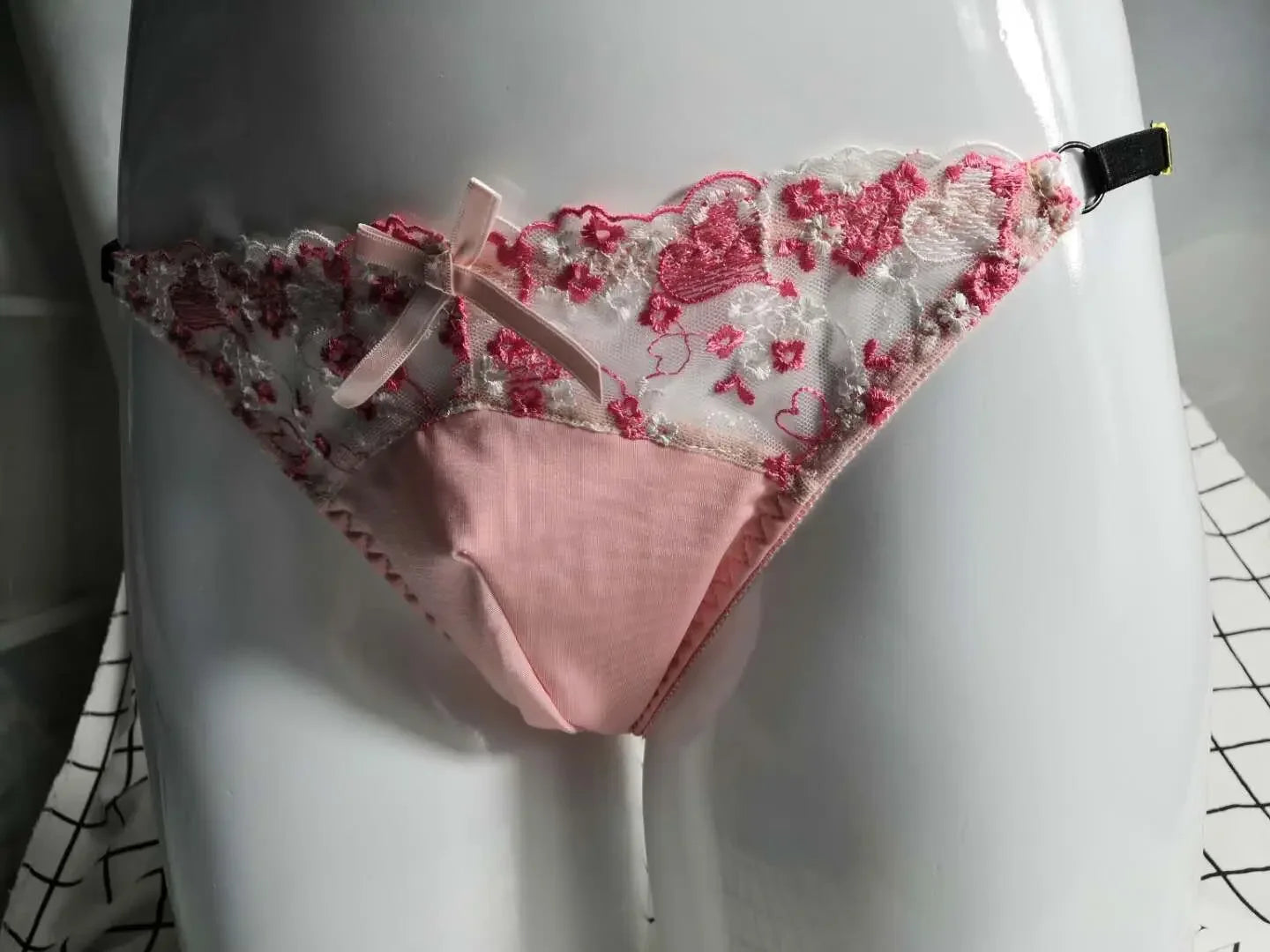 Man's Pink Lace Embroidery Briefs