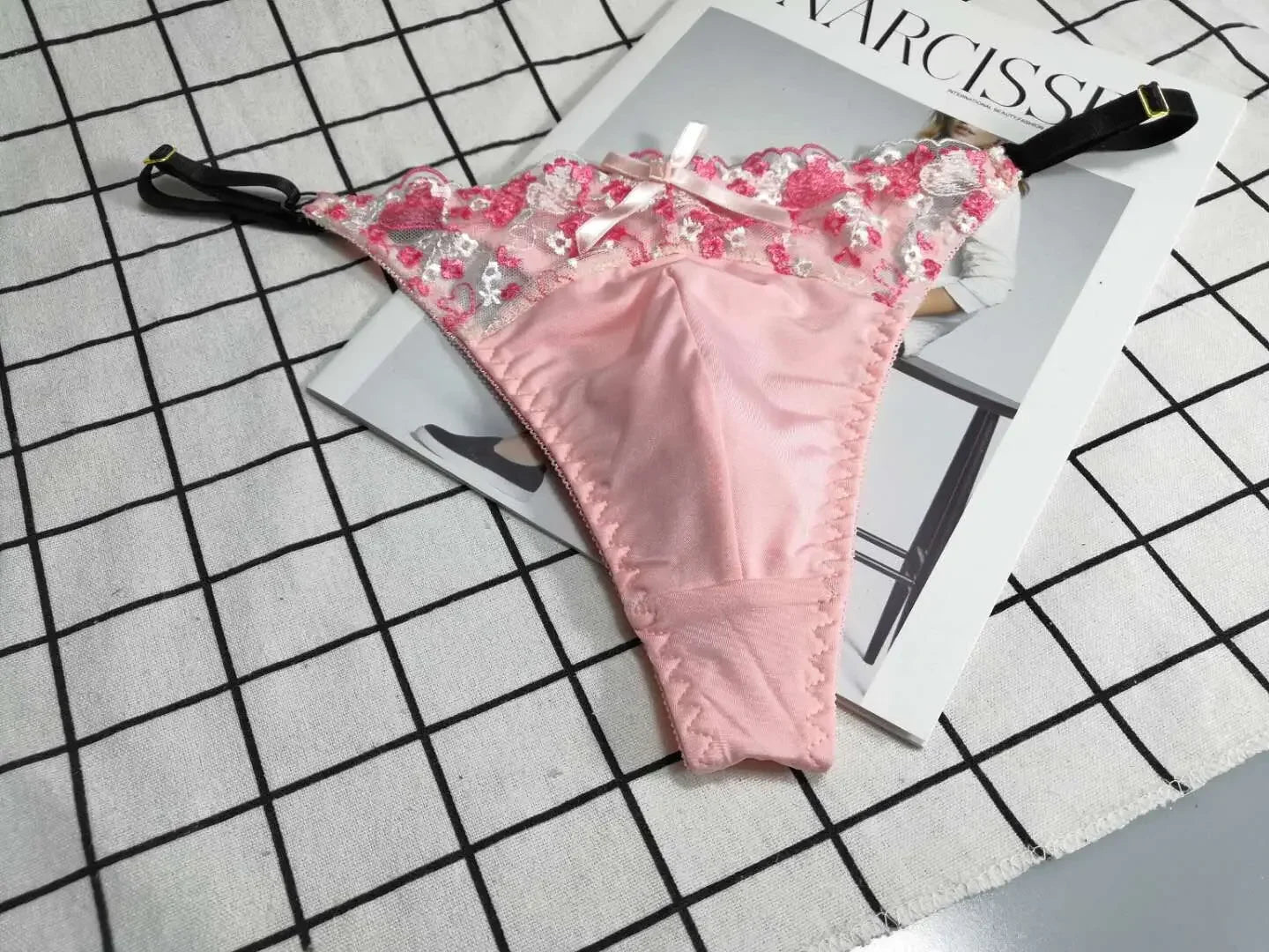 Man's Pink Lace Embroidery Briefs
