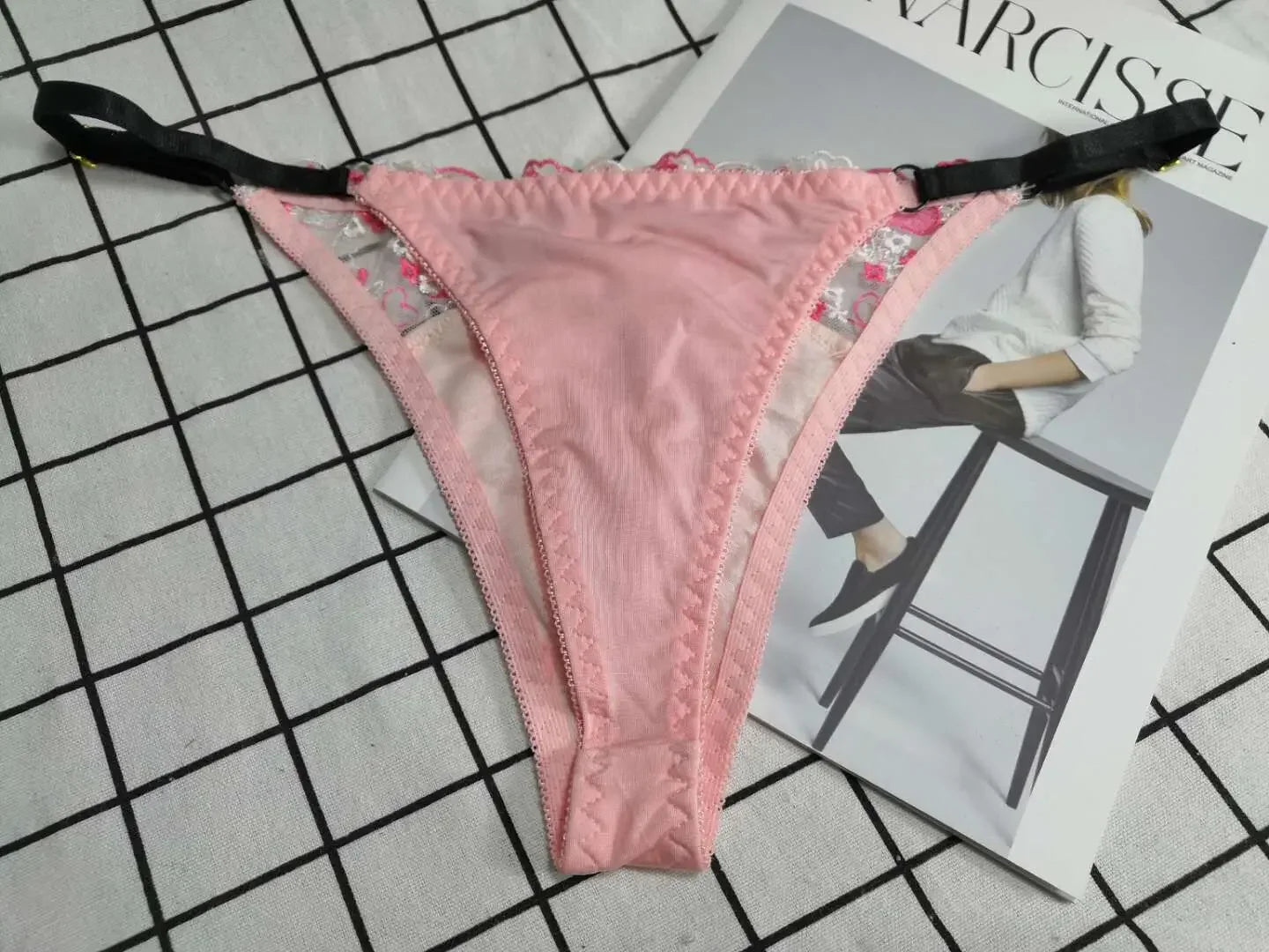 Man's Pink Lace Embroidery Briefs